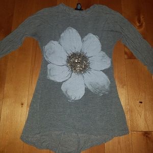 Gray Flower Top